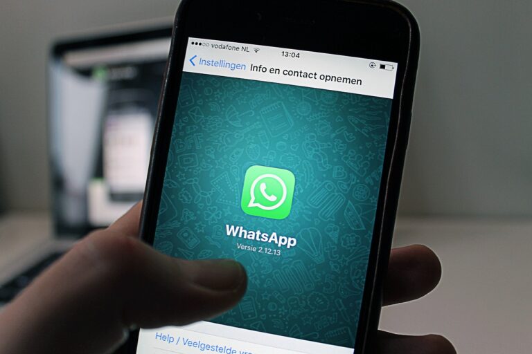 Guida su come rimuovere Meta AI da WhatsApp con istruzioni passo passo.